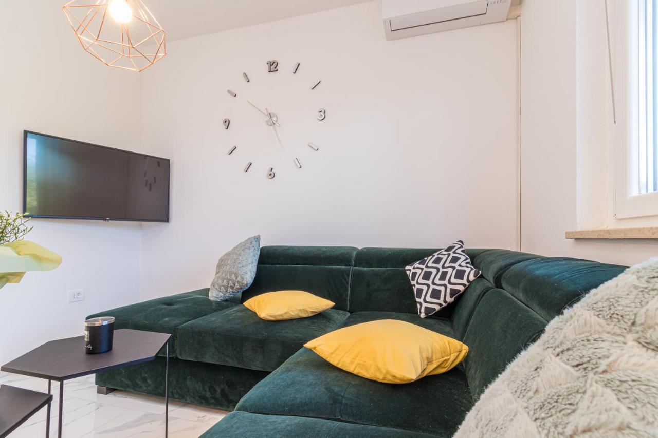 Three Waves Apartment New Пула Экстерьер фото